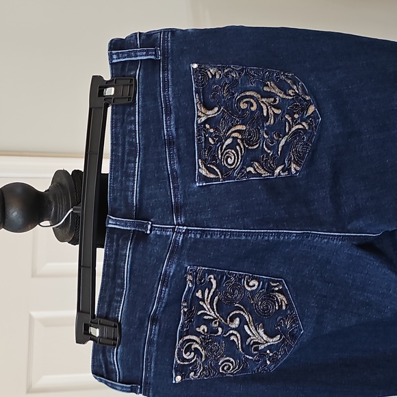 Jeans - Picture 9 of 16